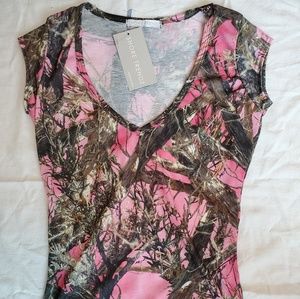 🌹Pink camouflage v neck shirt